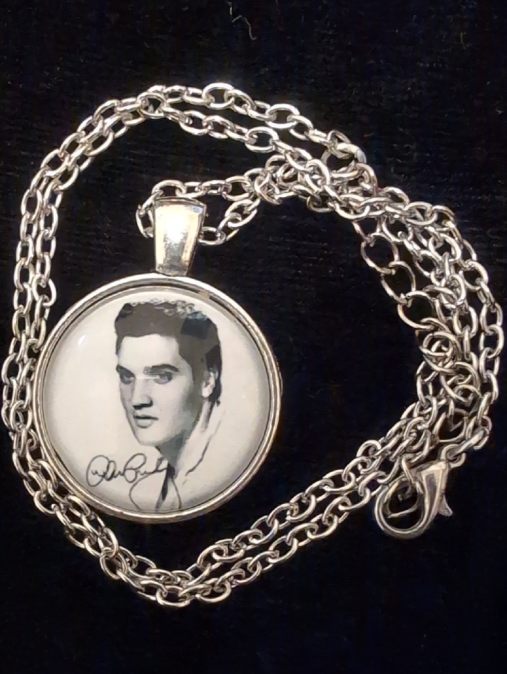 Round Silver Elvis Portrait Pendant Necklace